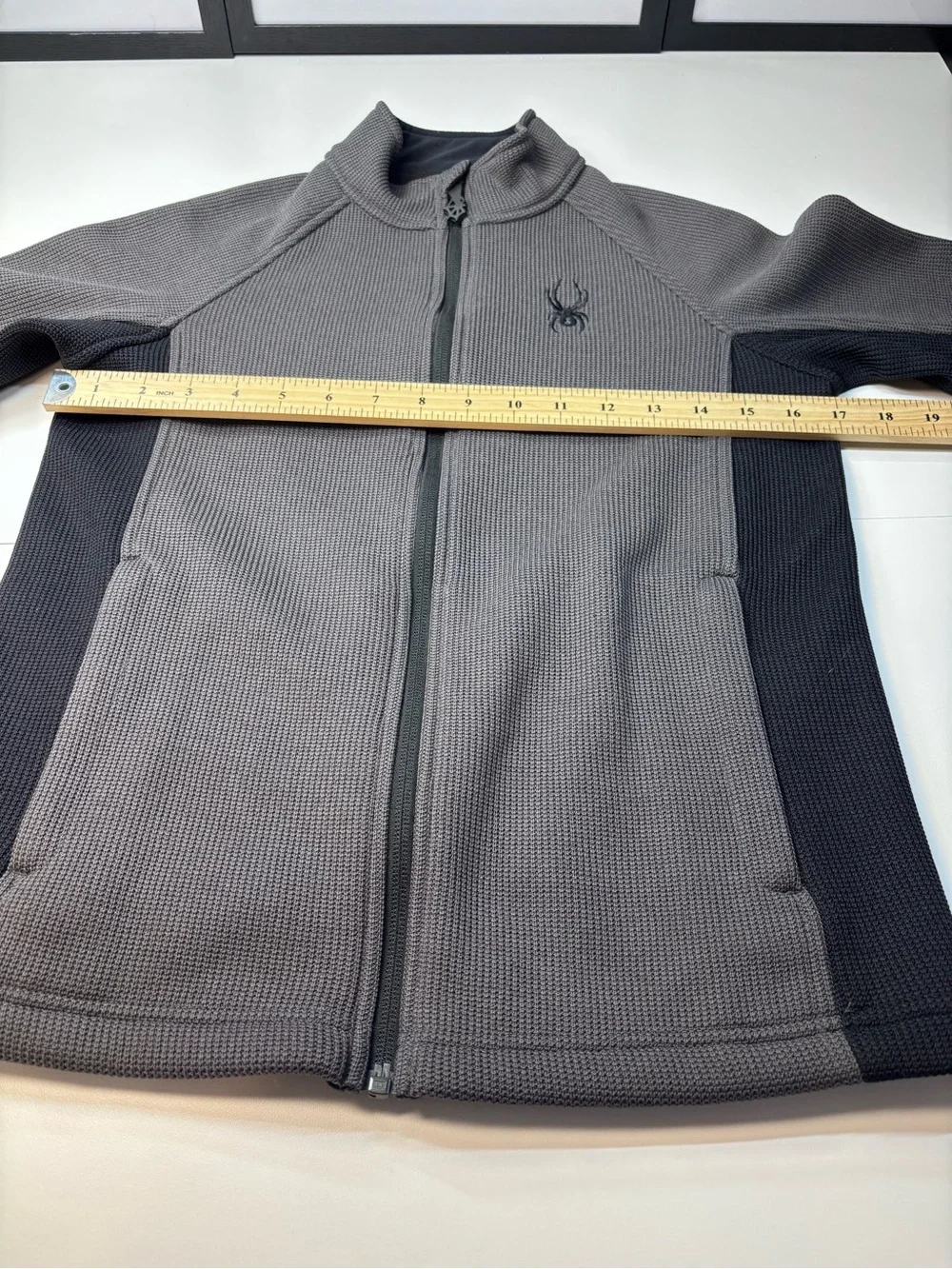 Spyder Gray and Black Full-Zip Knit Jacket Fleece Lined Boys Size M EUC